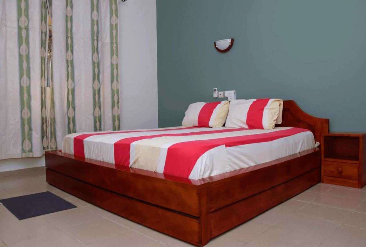 Villa Beach Avepozo Ломе Экстерьер фото