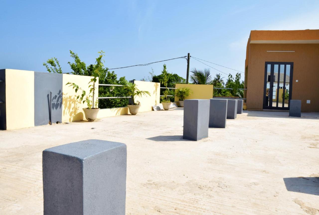 Villa Beach Avepozo Ломе Экстерьер фото